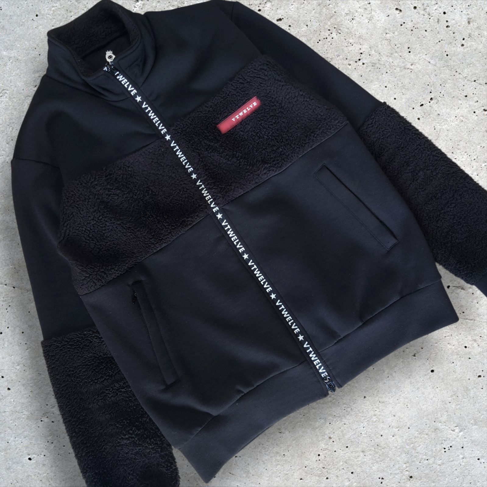 美品 V12 VTWELVE GOLF ボアジャケット ブラック メンズ ドッキング