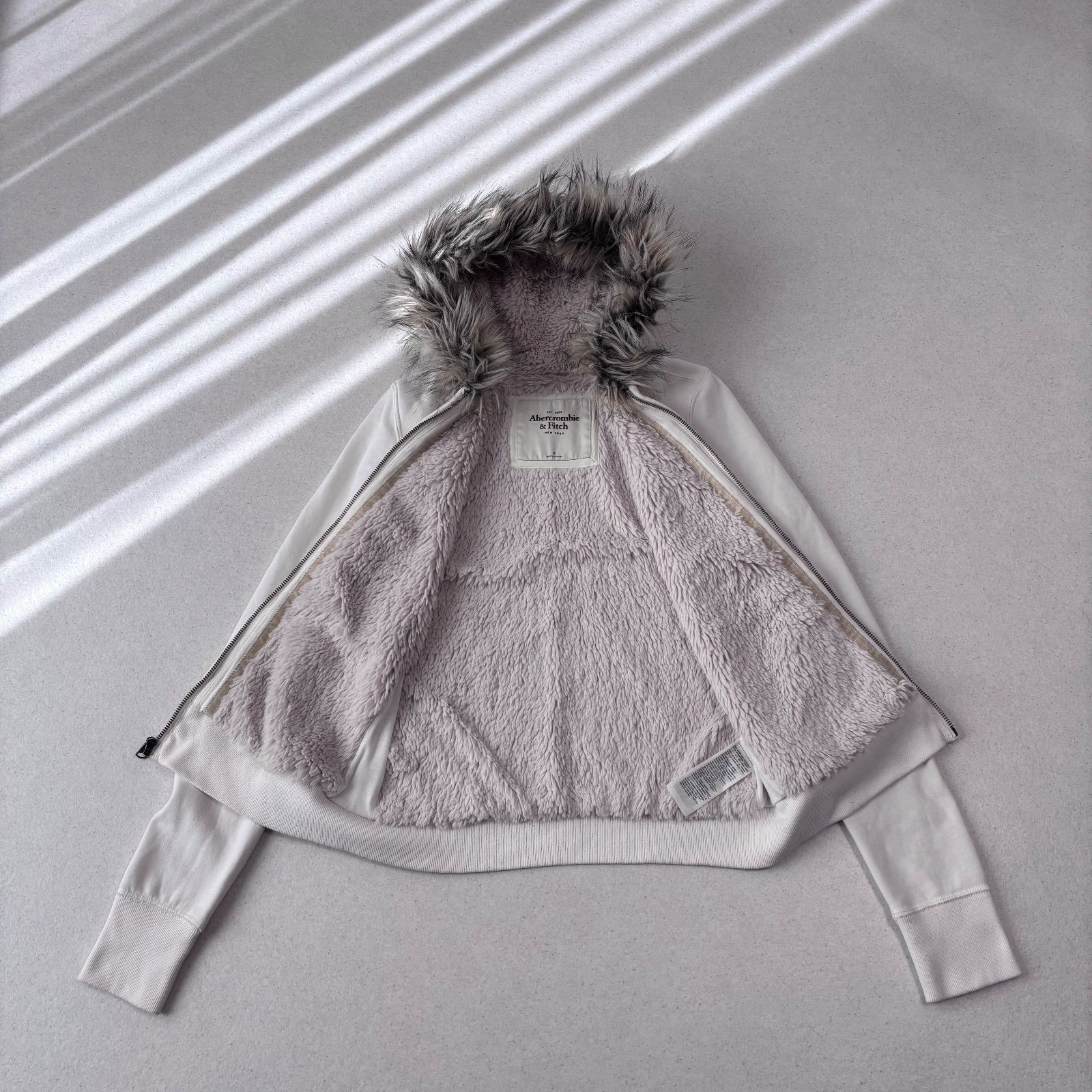 Abercrombie & Fitch fur foodie white M アバクロンビーアンド 