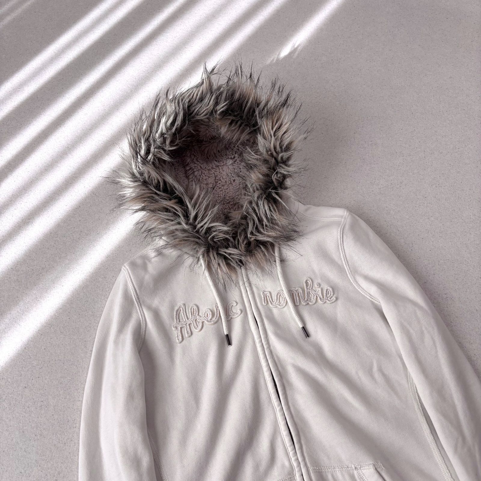 Abercrombie & Fitch fur foodie white M アバクロンビーアンド 