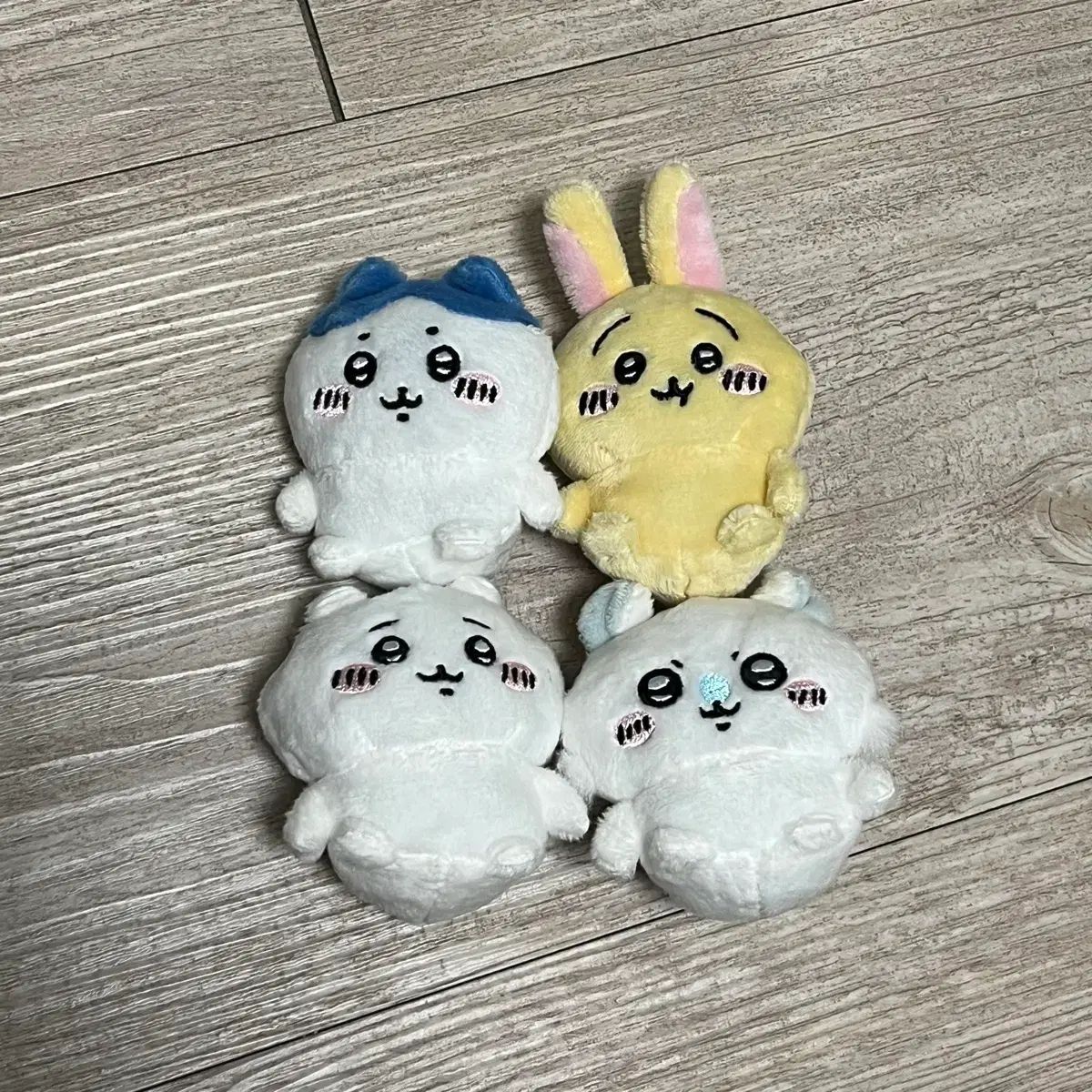 ちいかわ ハチワレ うさぎ モモンガ おすわり ぬいぐるみ ガチャ