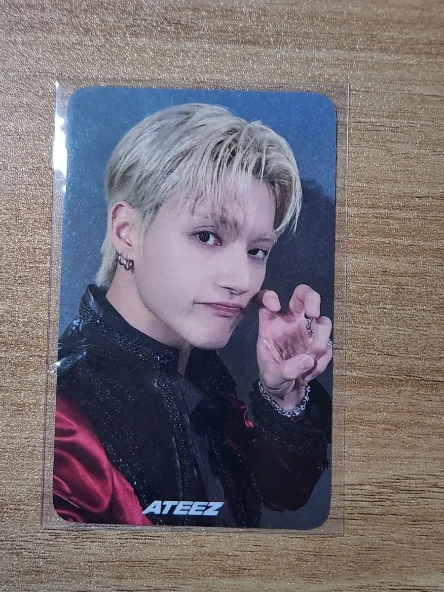 ATEEZ（エイティーズ・アチズ） ウヨン サン 両面 トレカ U IN YOUR