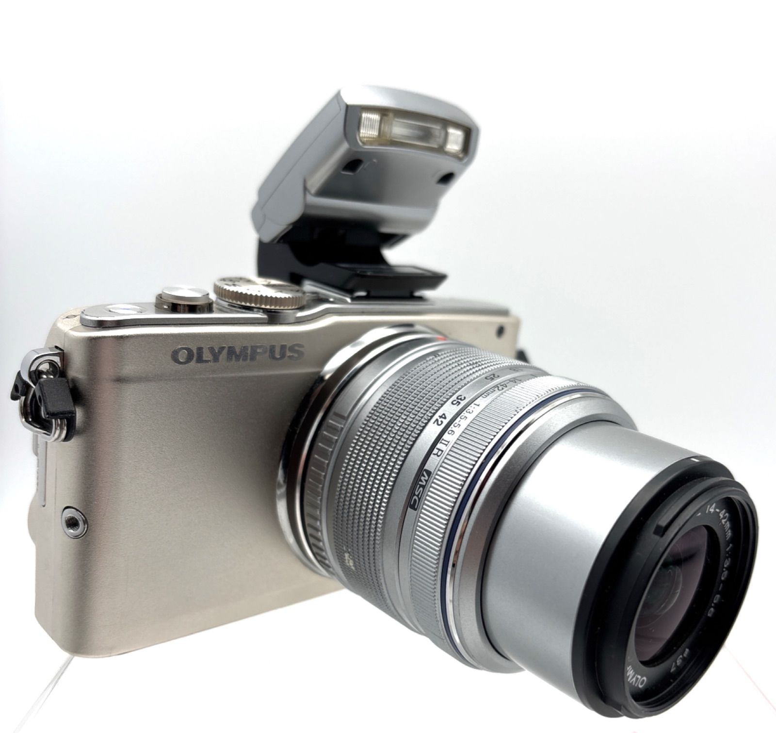 OLYMPUS ミラーレスカメラ シルバー M.ZUIKOレンズ付き ☆美品！OLYMPUS E-PL6 レンズキット シルバー PEN Lite ミラーレス