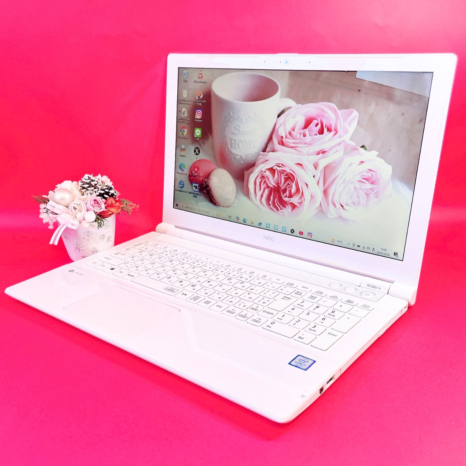 売り切れ続出‼️可愛い白✨️薄型ノートパソコン❣️WEBカメラ大容量500GB事務作業 最終セール❗️初心者おすすめ✨大容量500GBカメラ付き❗富士通ノート