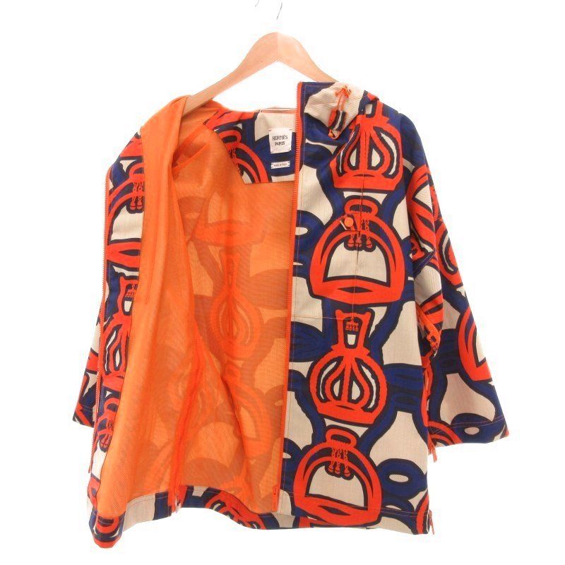 【新品】ランウェイ エルメス アートデザイン プリーツパーカー ジャケット ギャラリー：計算されたオフセットと洗練が冴えるエルメスのアウター