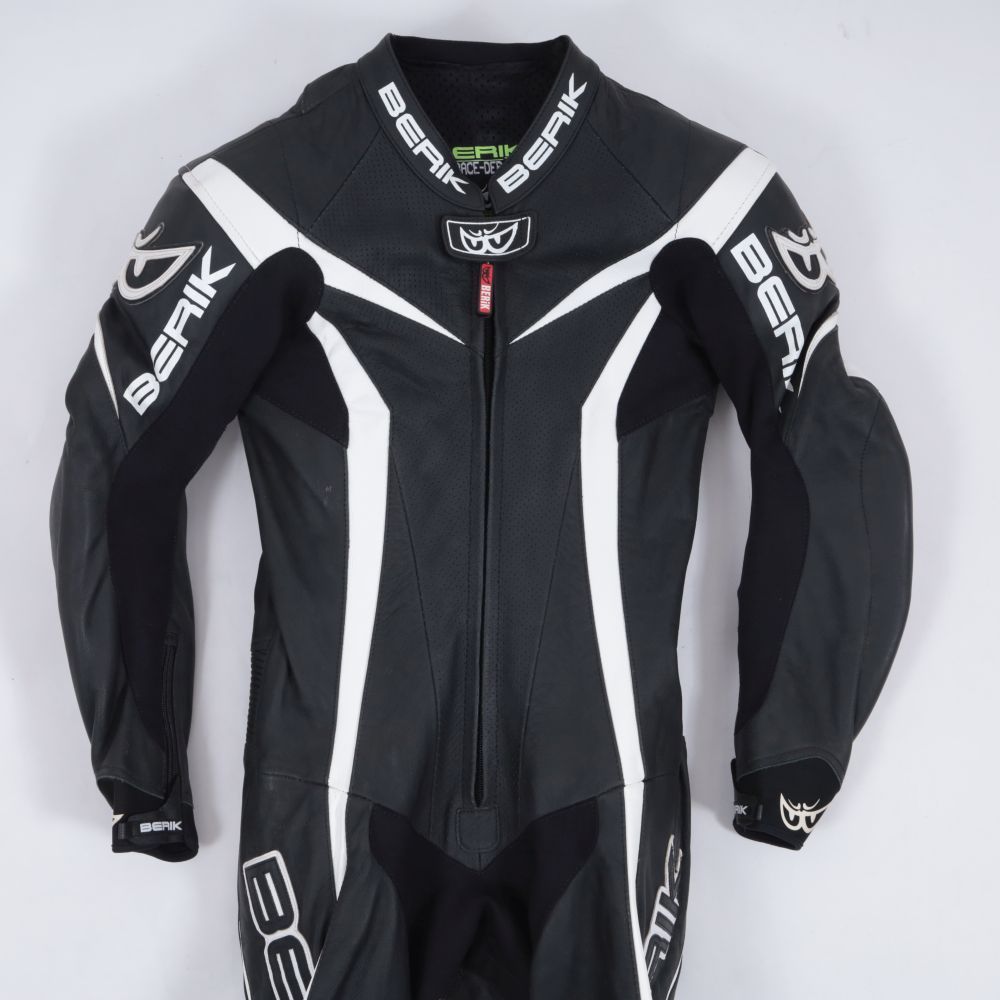 BERIK 　レーシングスーツ　革ツナギ　MFJ公認　サイズ46 返品 サイズ相談 試着可/大分発◇44◇MFJ公認 未使用保管品 レザー