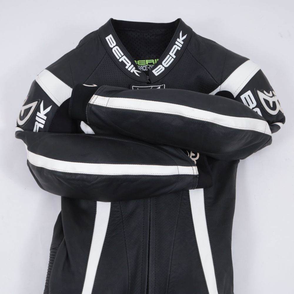 MFJ公認 ツナギ 本革 レーシングスーツ ベリック2.0 正規品 定価20万円 返品 サイズ相談 試着可/大分発◇44◇MFJ公認 未使用保管品 レザー