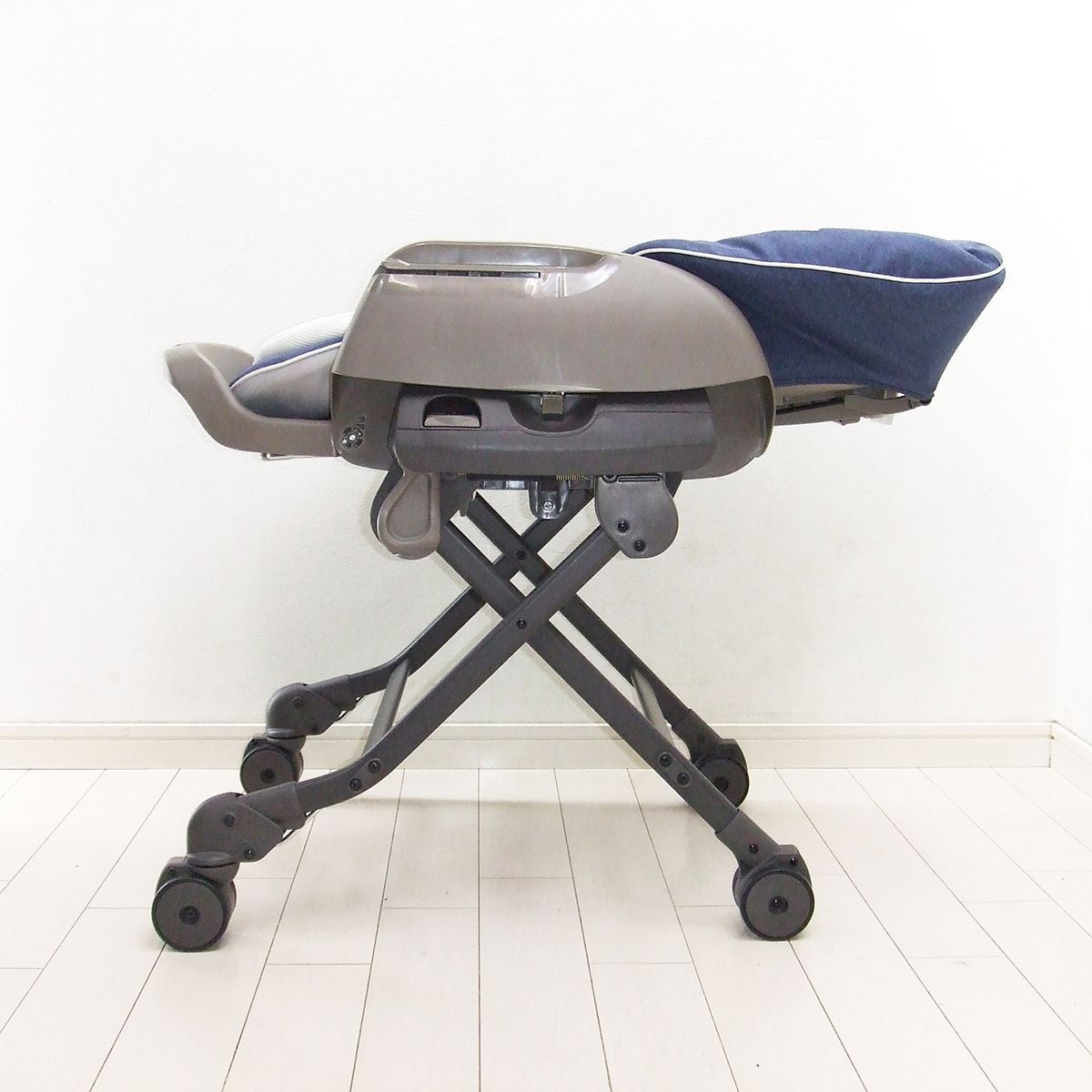 綺麗 手動 ハイローチェア コンビ ネムリラ ラック＆チェア combi