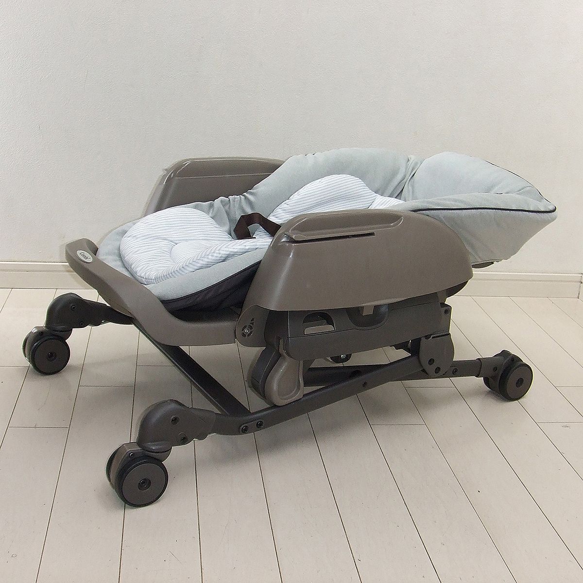 綺麗 手動 ハイローチェア コンビ ネムリラ ラック＆チェア combi