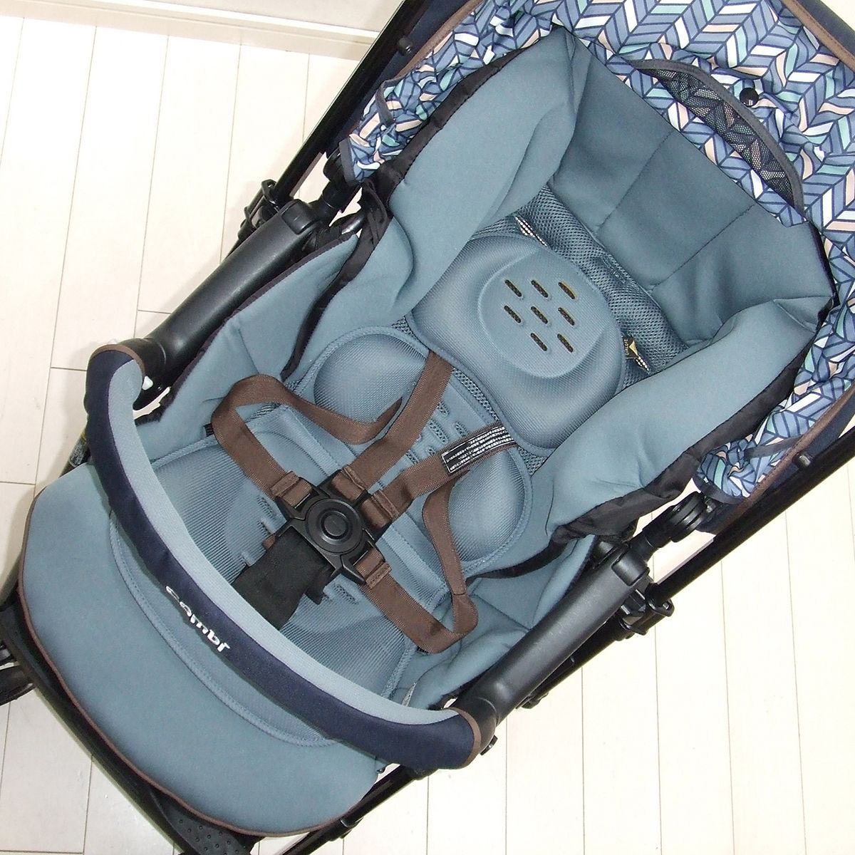 ベビーカー 中古 コンビ ホワイトレーベル スゴカルα 4キャス compact