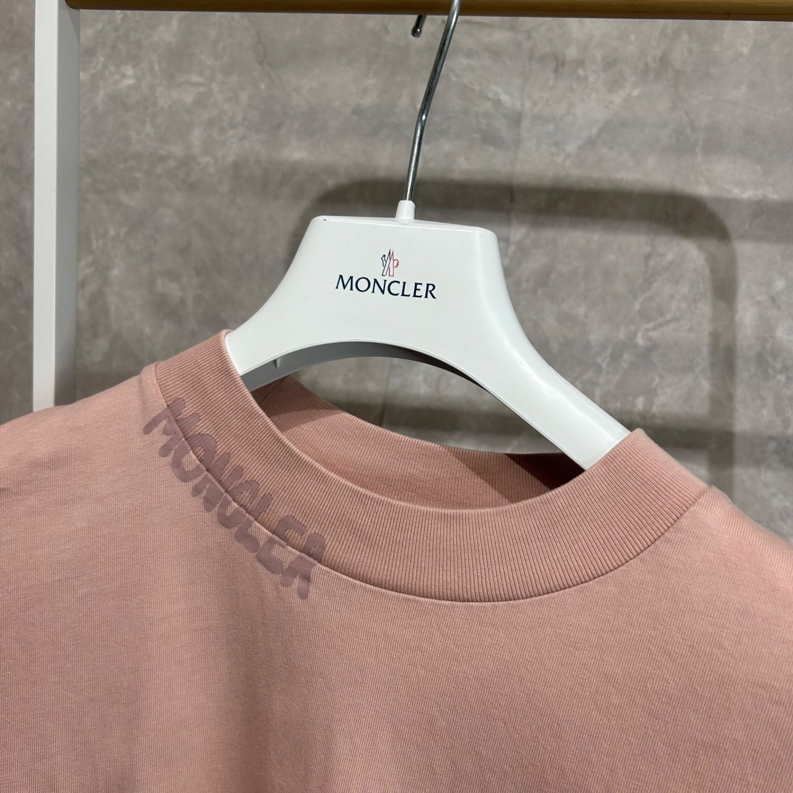 極美品】 MONCLER モンクレールポケット半袖Tシャツピンクxs - メルカリ