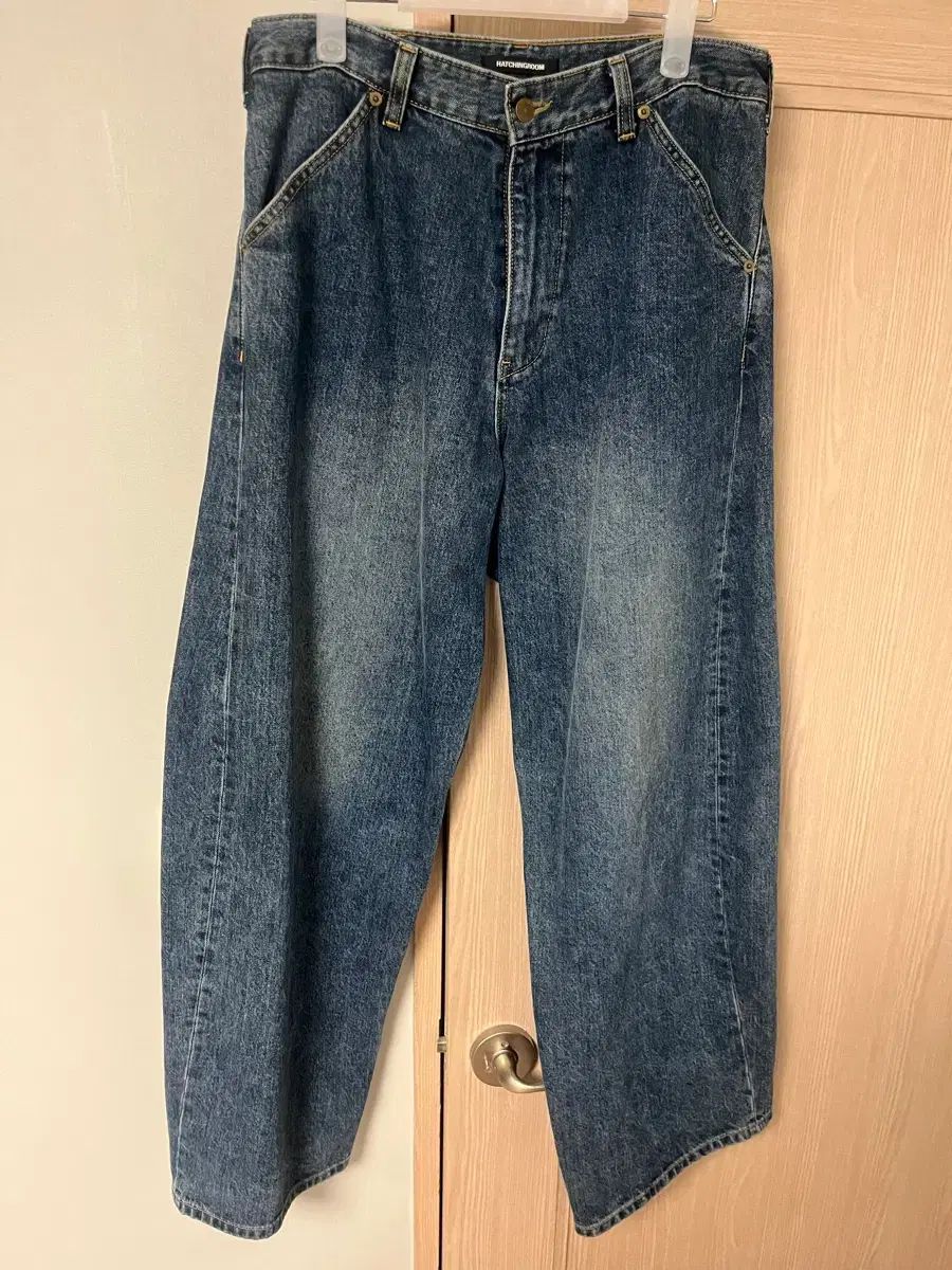 Hatchingroom ワイド カーブ ジーン ウォッシュドブルー 3