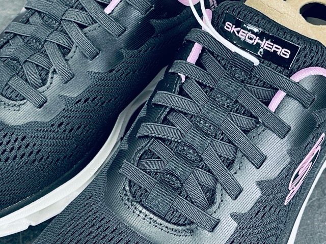 専用出品 新品タグ付き SKECHERS スケッチャーズ 179341-BLK レディース 24.5cm