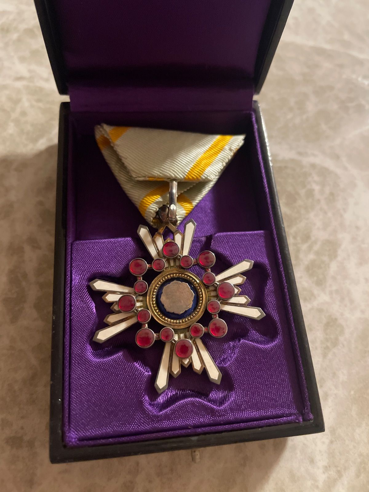 日本の勲章 徽章 純銀製 勲五等瑞宝章 - メルカリ