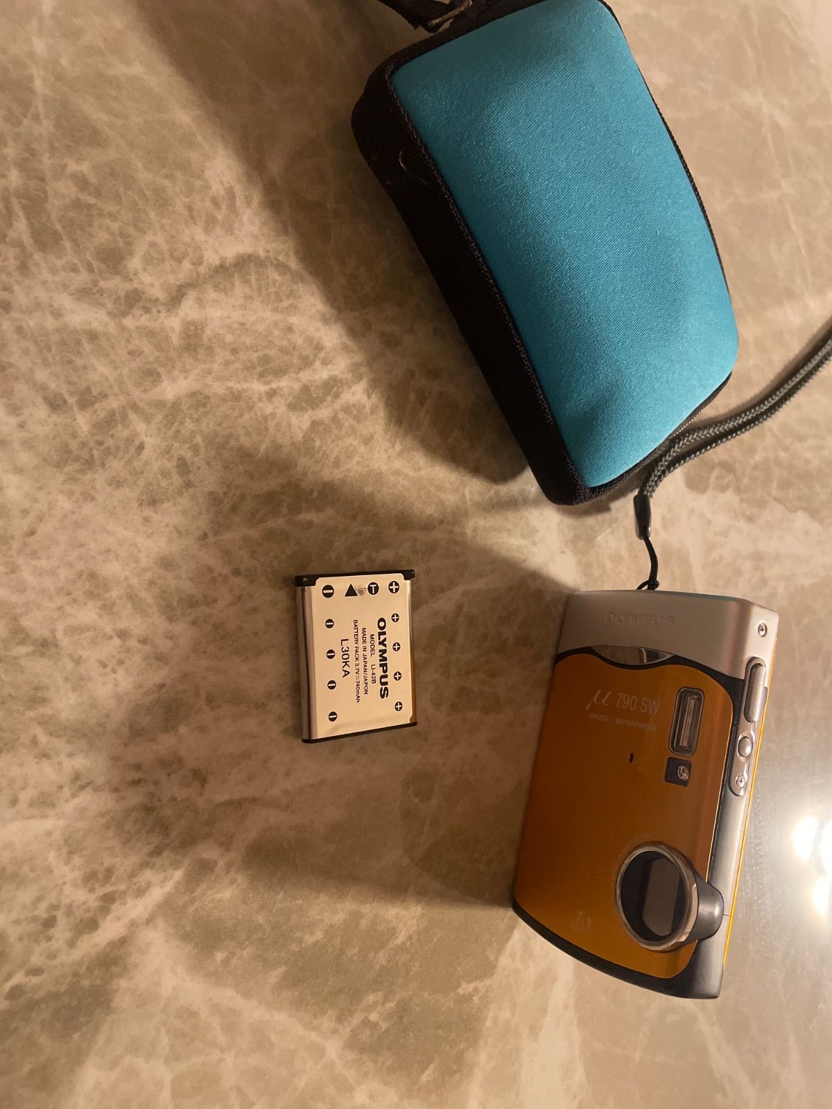 Olympus μ 790 SWデジカメ黄色オリンパス バッテリー2つ付き - メルカリ