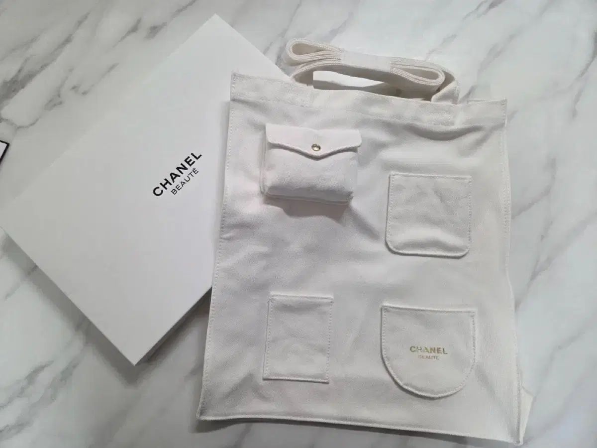 CHANEL エコバッグ ホワイト 4ポケット　新品未使用 新品シャネル ビューティー マルチポケット エコバッグ - メルカリ