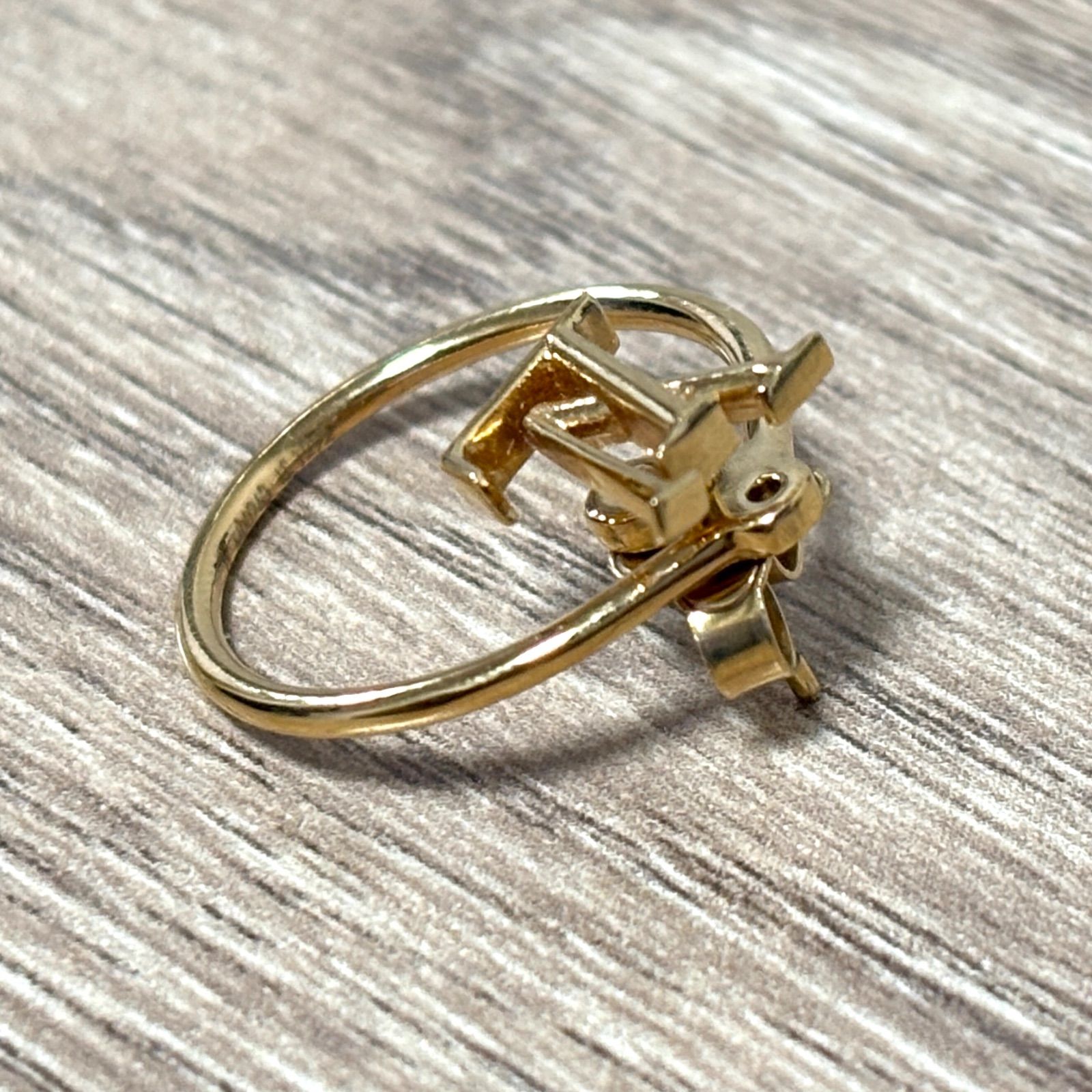 LOUIS VUITTON ルイヴィトン LVロゴ ピアス 片耳 シングル ゴールド