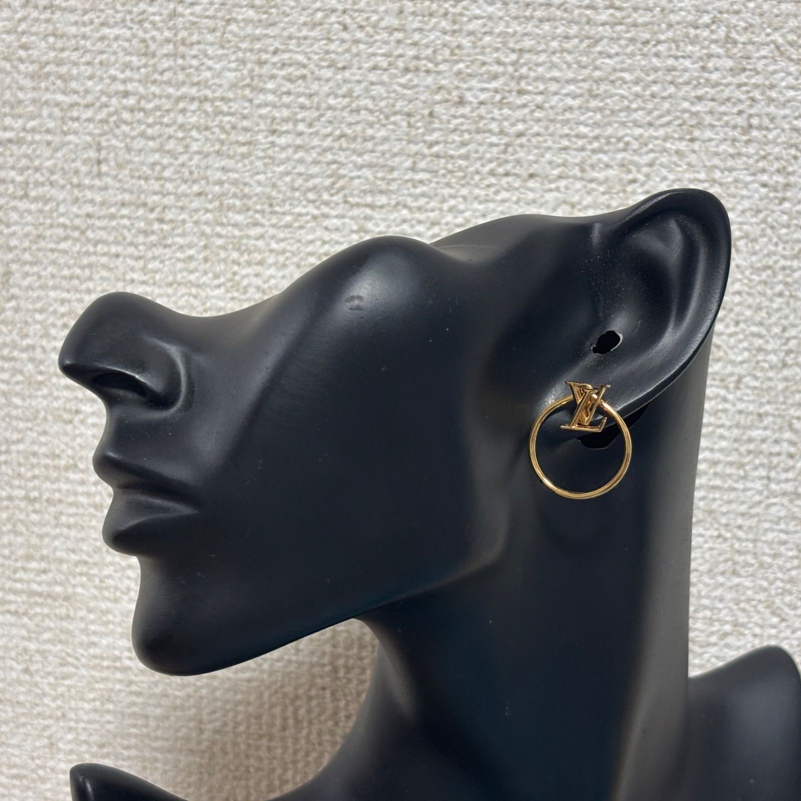 LOUIS VUITTON ルイヴィトン LVロゴ ピアス 片耳 シングル ゴールド