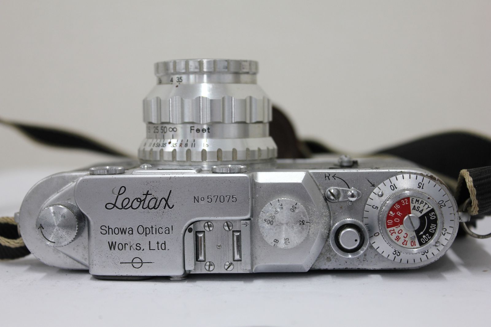 フィルムカメラ leotax Tokyo Kogaku Topcor 50mm f3.5 訳あり品】 Leotax Tokyo Kogaku Topcor 5cm F3.5 ケース付き レンジ