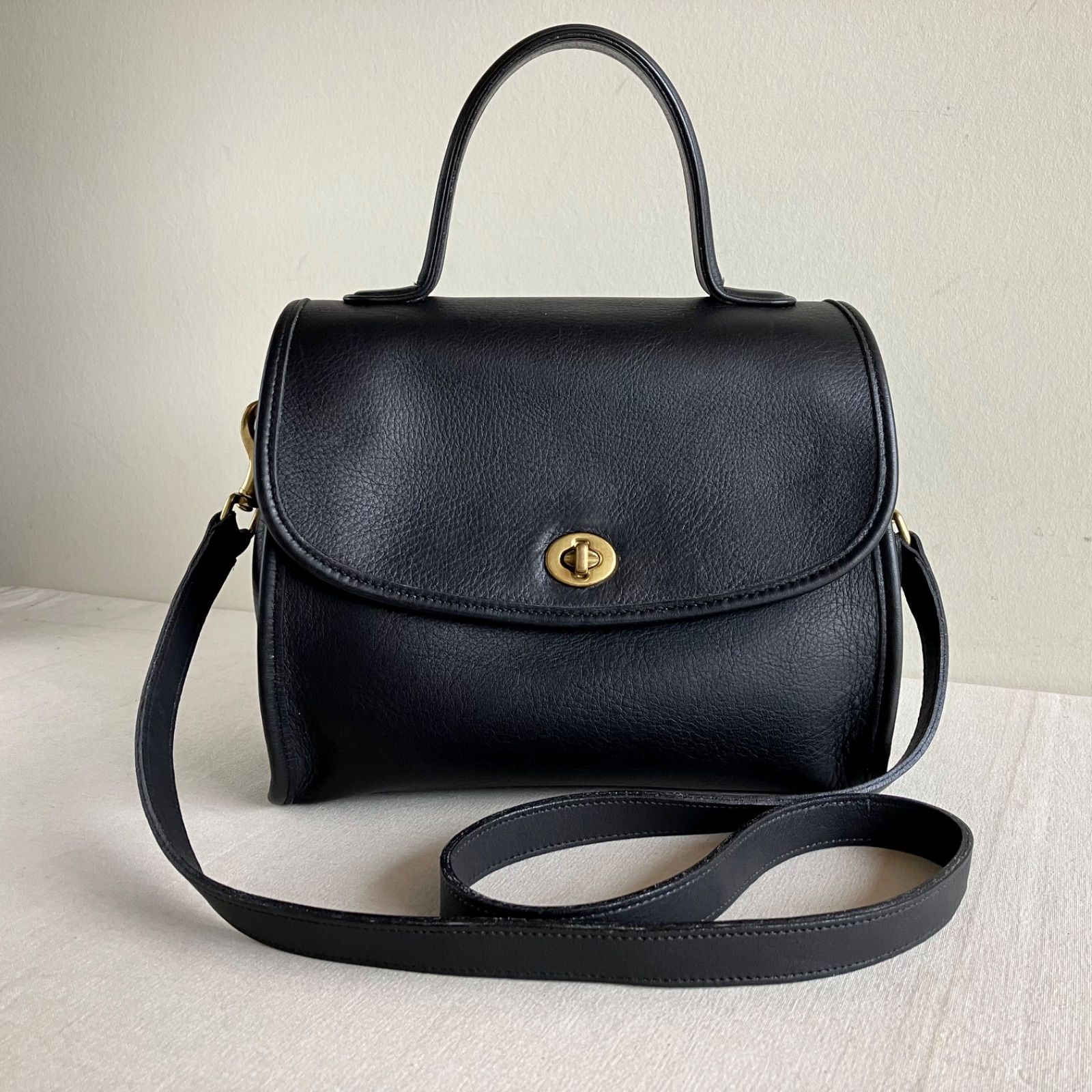 Vintage Coach Manor Bag Black Leather Shoulder Bag USA - メルカリ