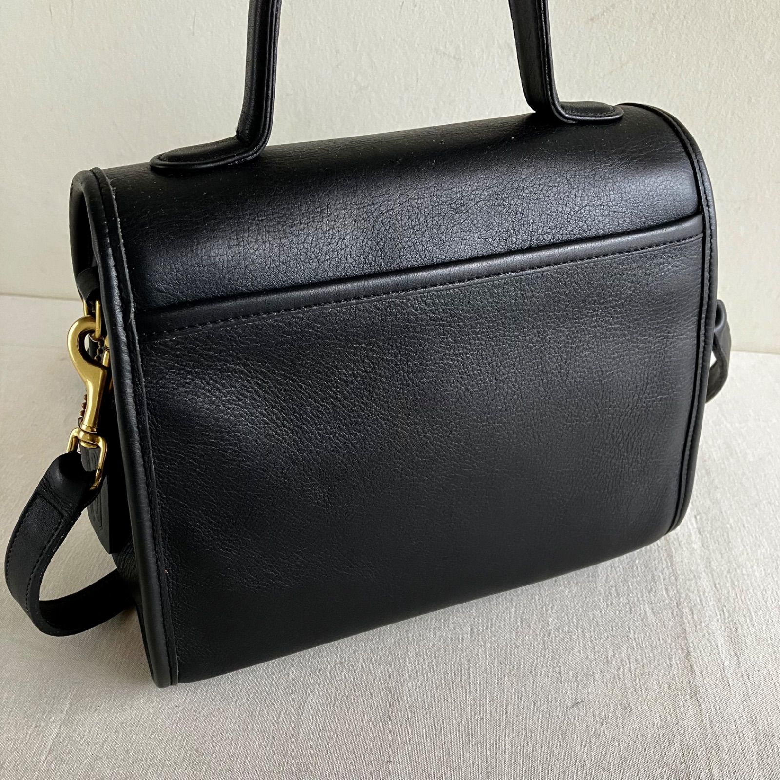 Vintage Coach Manor Bag Black Leather Shoulder Bag USA - メルカリ
