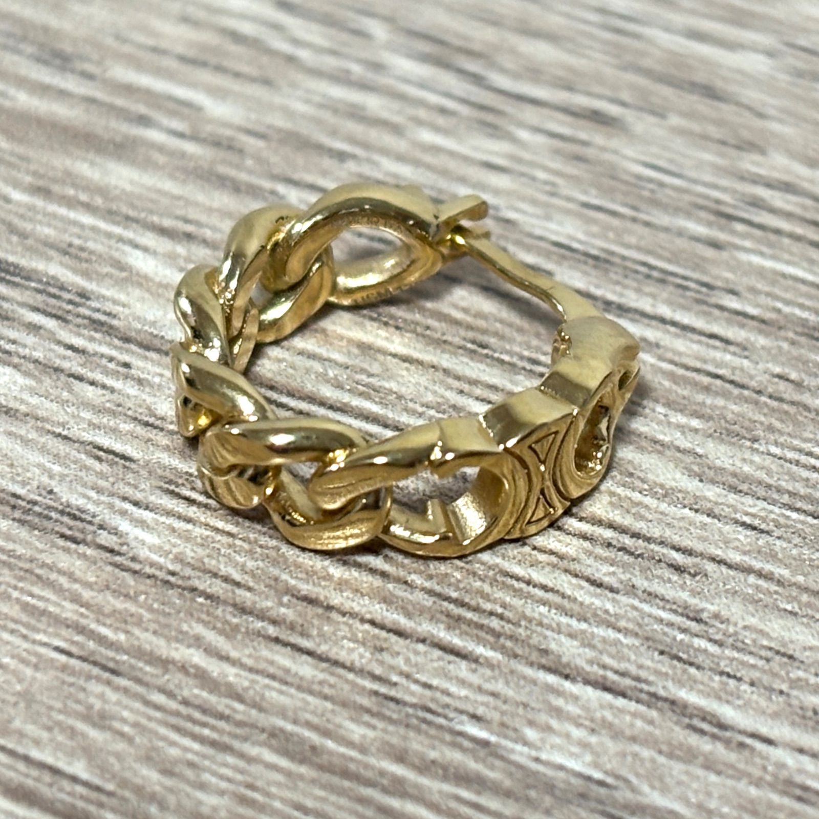 ゴールド⭐️セリーヌ ピアス 刻印あり CELINE セリーヌ ピアス トリオンフ ゴールド チェーン デザイン ロゴ
