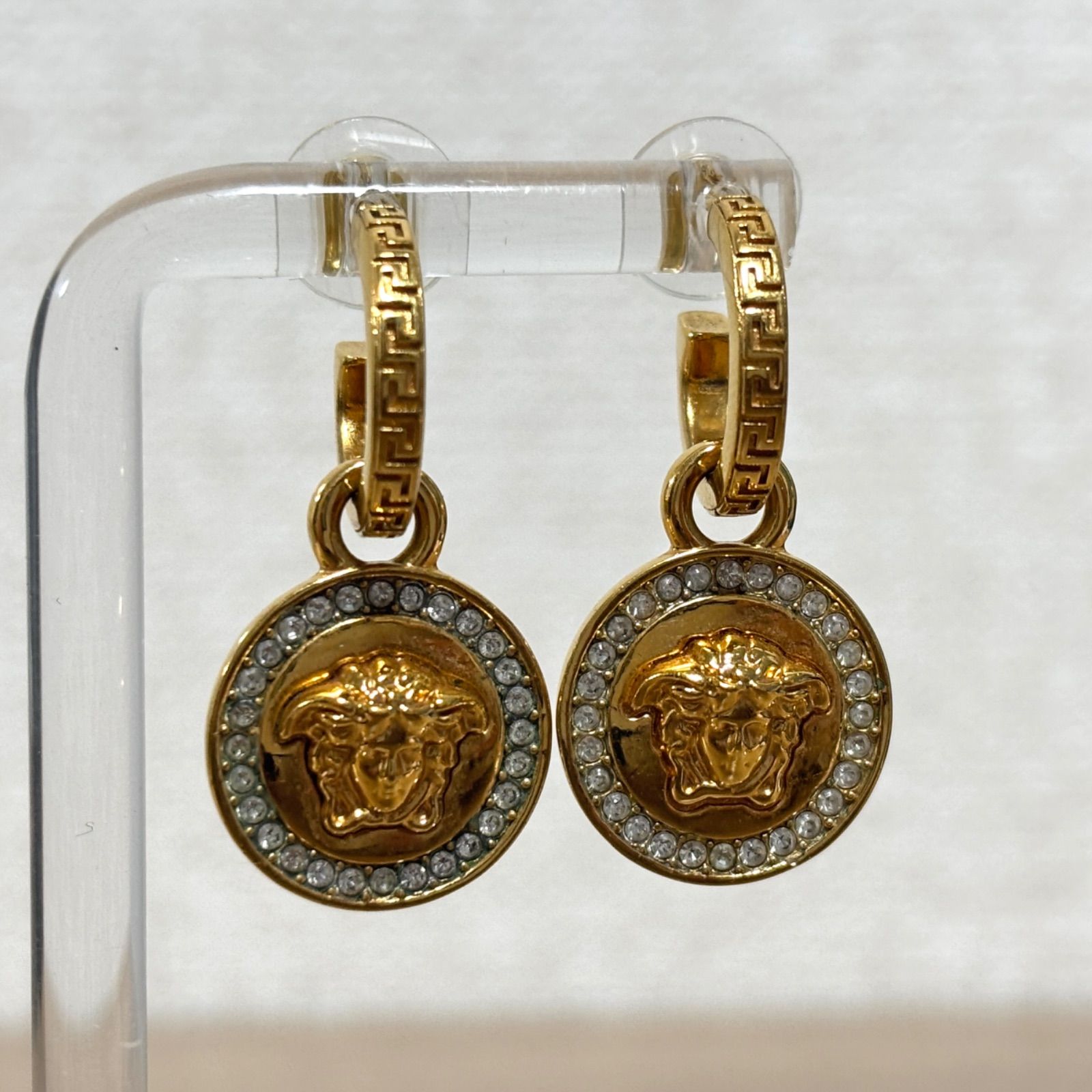 VERSACE ヴェルサーチ メデューサ ラウンドロゴ ピアス イヤリング 楽天市場】ヴェルサーチ ビジューピアス メデューサ メンズ レディース