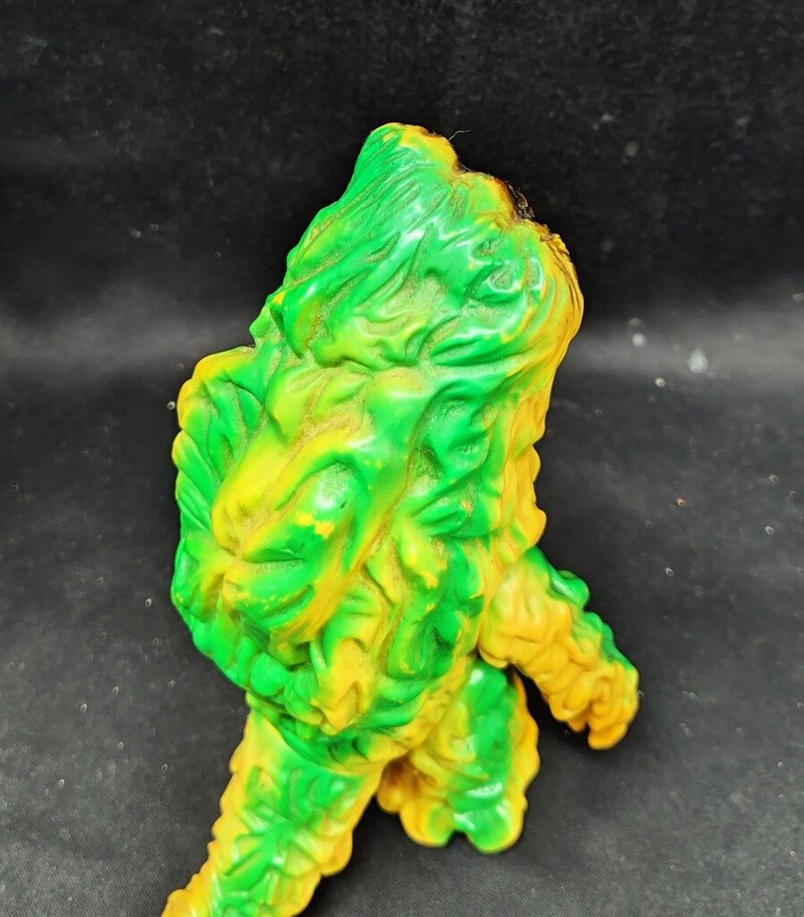 ブルマァク スタンダードサイズ ヘドラ 黄色成型 赤/緑/黒塗装 - メルカリ