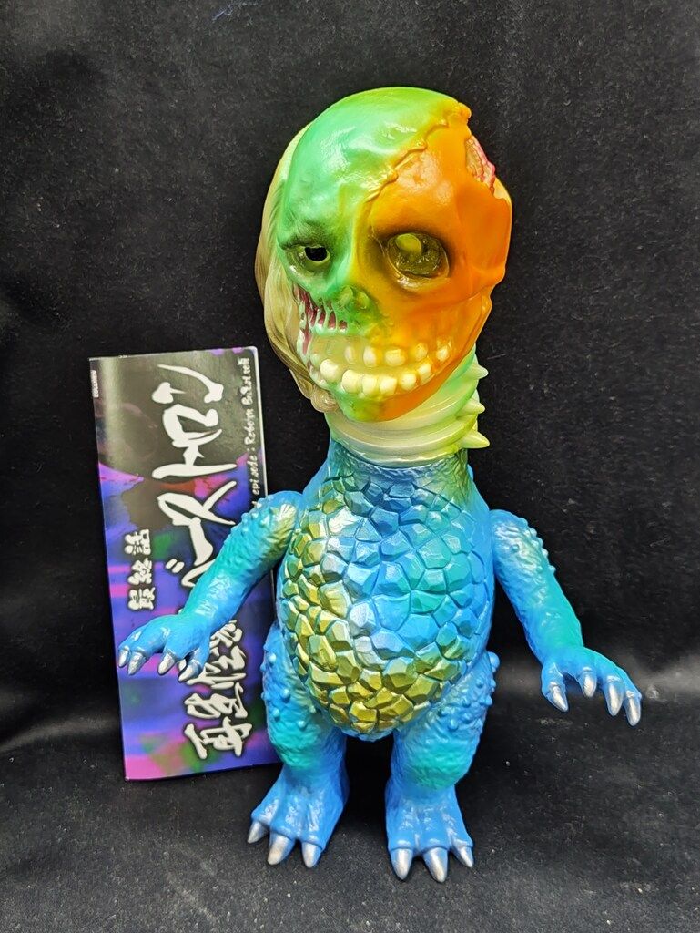 ZOLLMEN 再生怪獣バーストロン(頭/蓄光成型/ボディ/青成型) - メルカリ