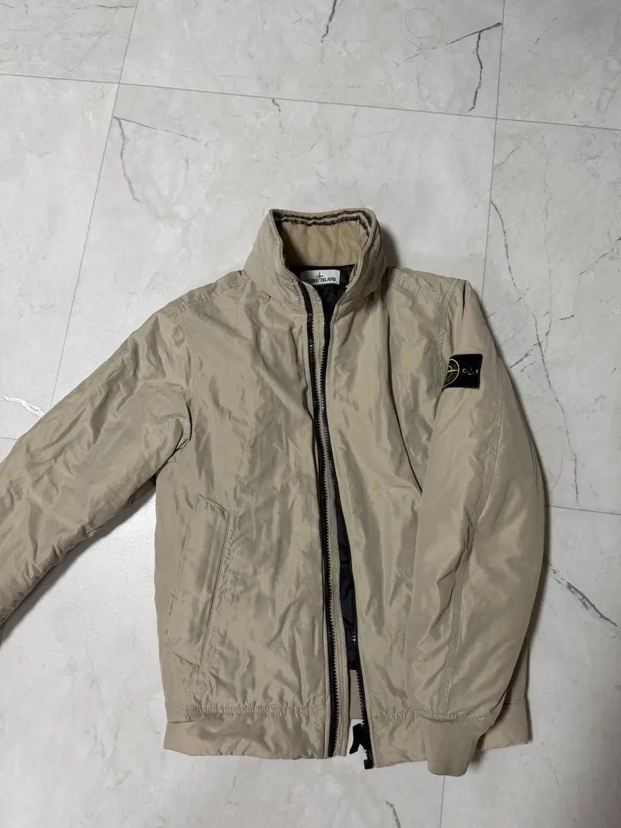 ストーンアイランド マイクロラブス プリマロフト ダウン S - メルカリ