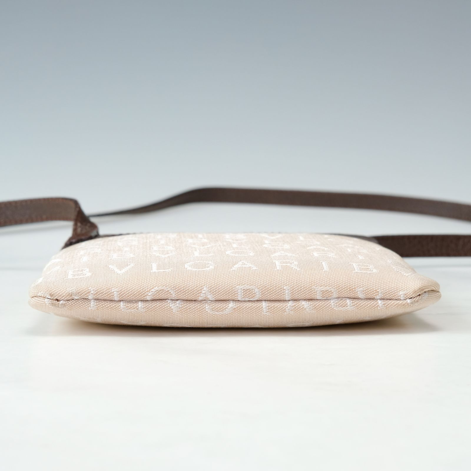 極美品】BVLGARI ブルガリ ロゴマニア ミニショルダー サコッシュ 斜め