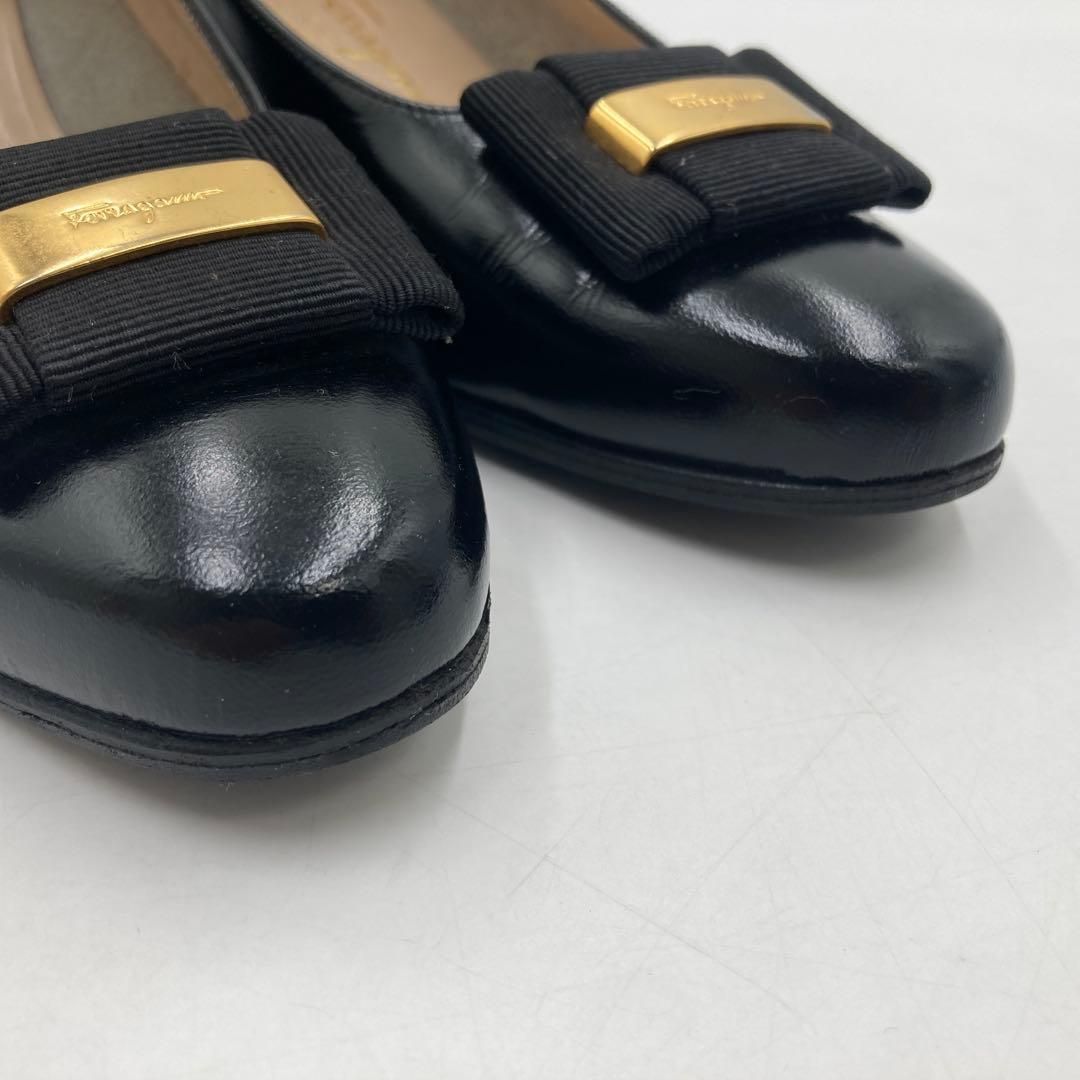サルヴァトーレフェラガモ パンプス 23.5cm ブラック ゴールドロゴ