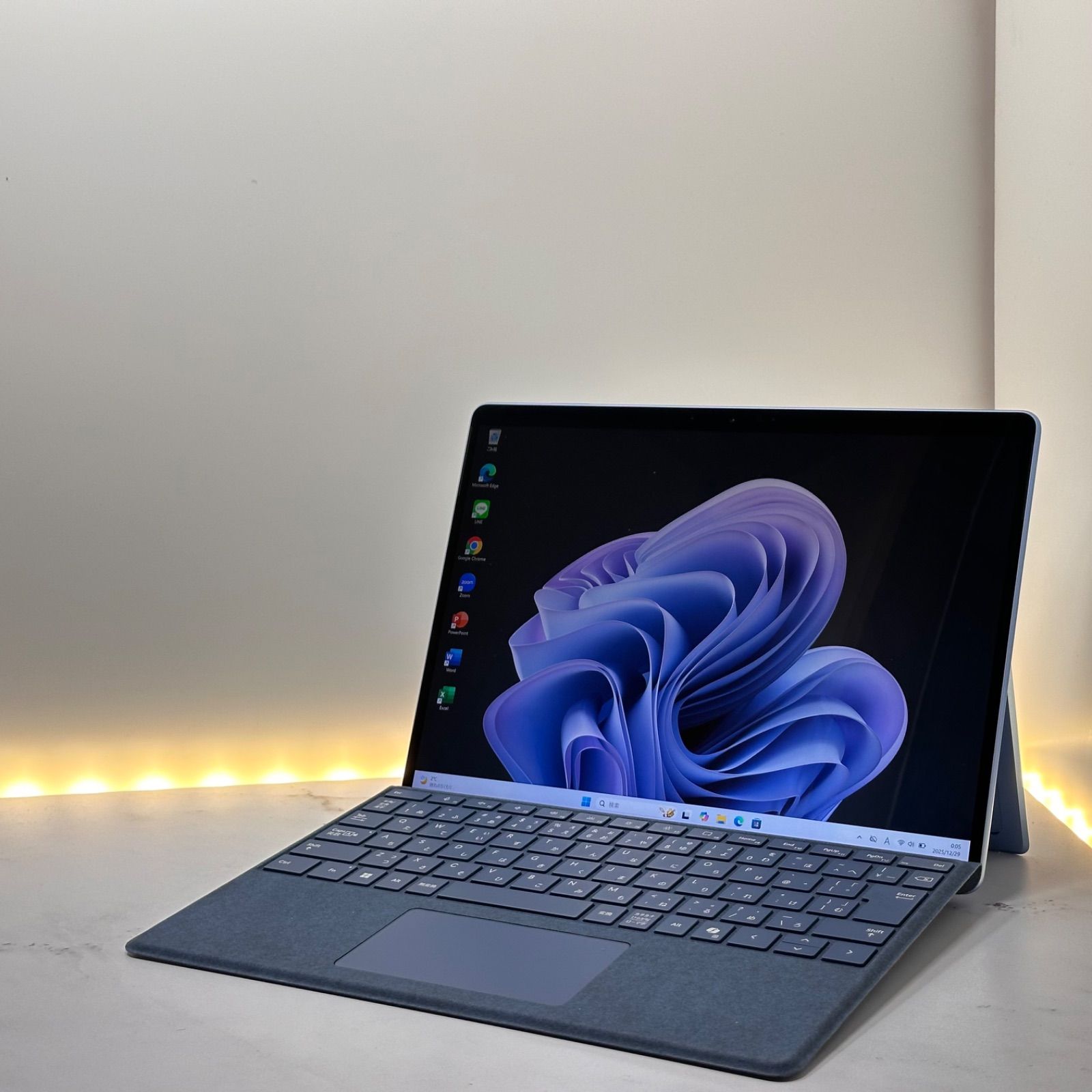 サファイア】【レアカラー】【新品同様】Surface Pro 9 Core i5/8/256