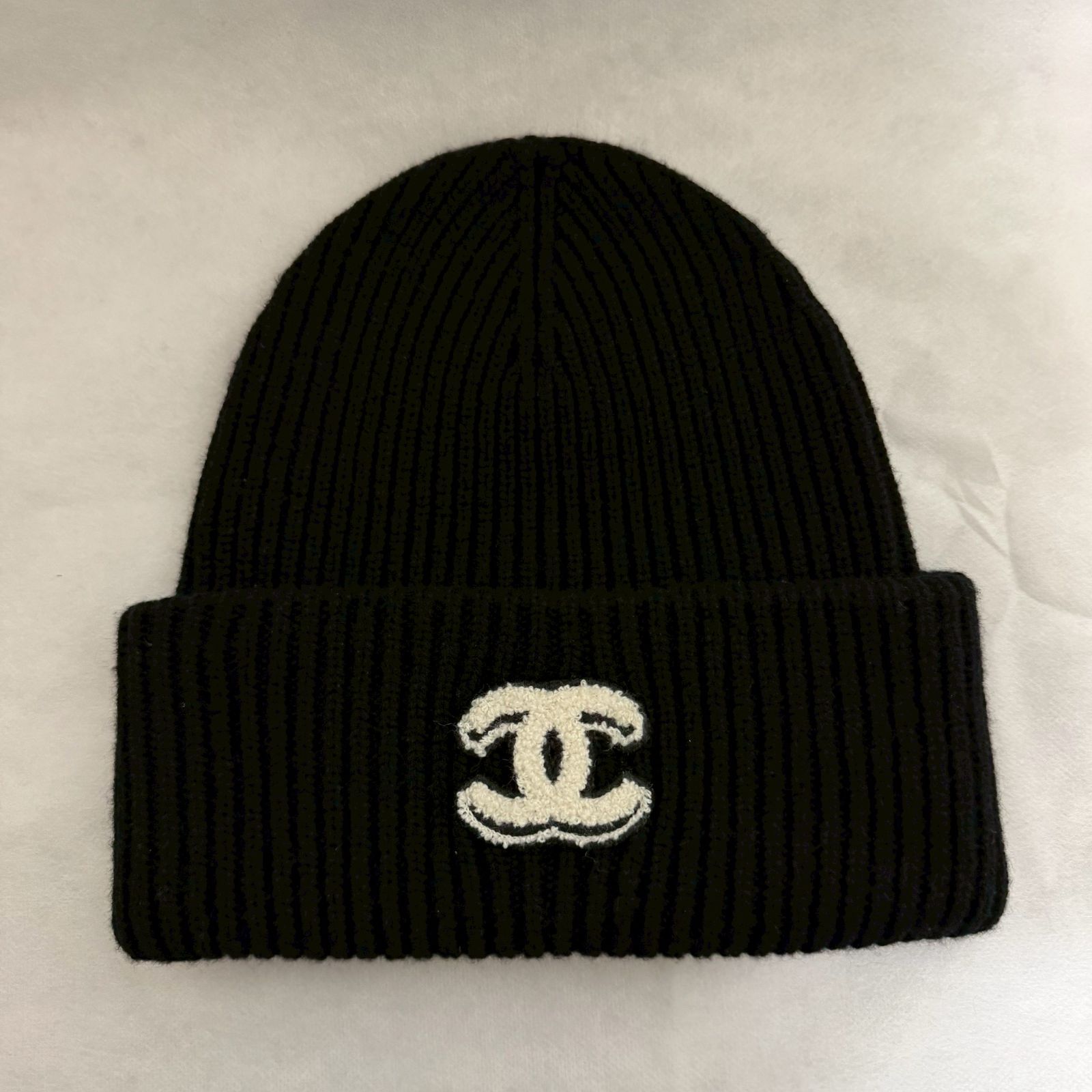 CHANEL ブラック ニット帽 ロゴ刺繍 CHANEL シャネル ニット帽 ビーニー 黒 ブラック ココマーク ロゴ 刺繍