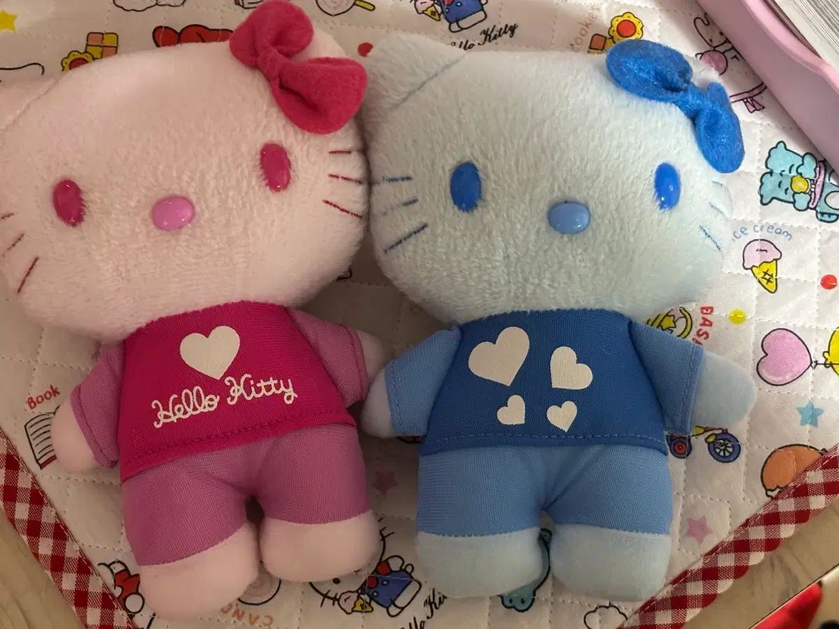 クラシック hello kitty(ハローキティ) ぬいぐるみ ピンク ブルー ハート 服 まとめ