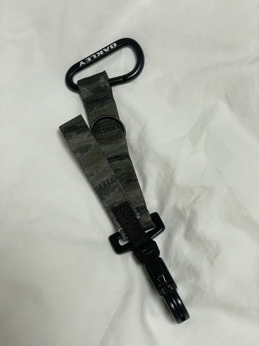 オークリー oakley カラビナ キーホルダー - メルカリ