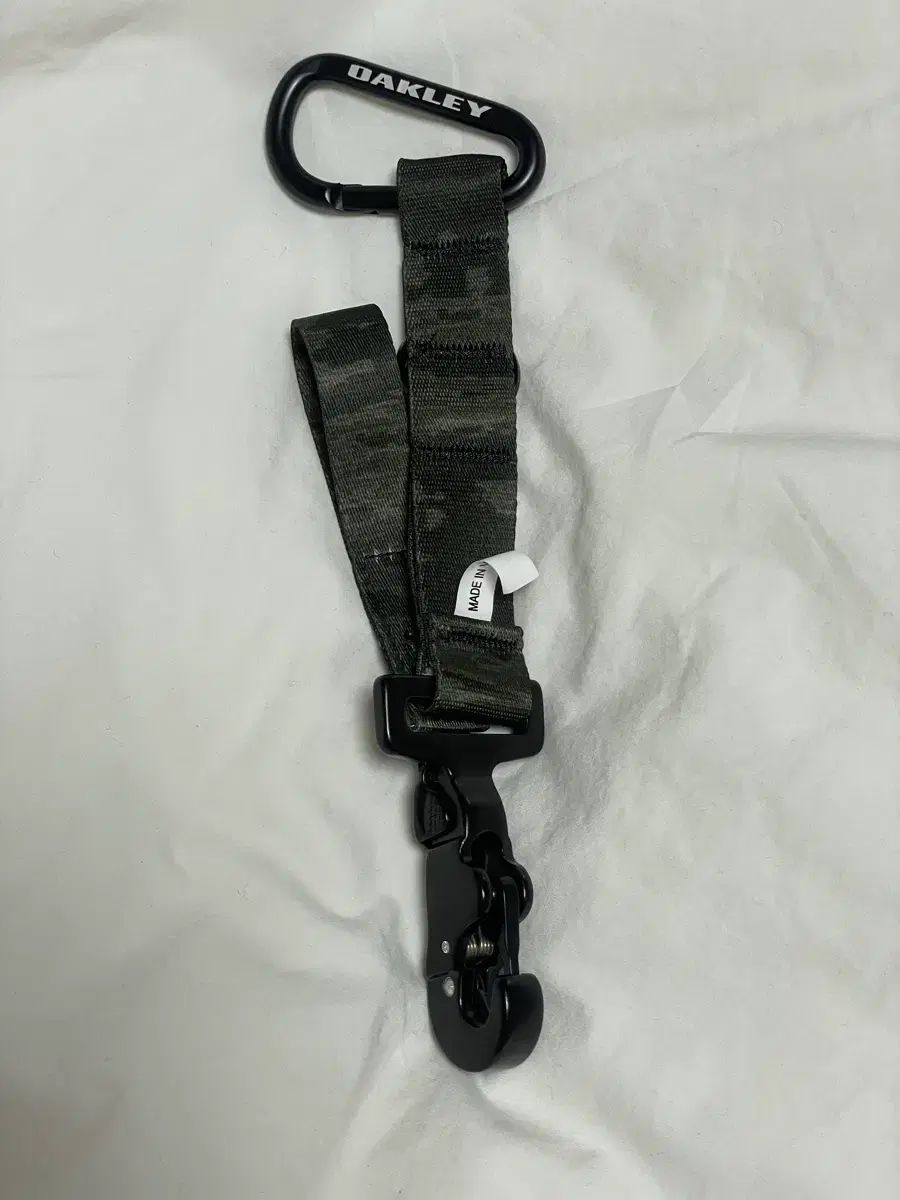 オークリー oakley カラビナ キーホルダー - メルカリ