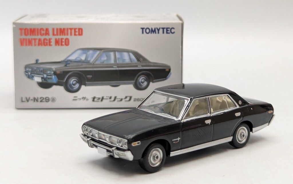 【新品】TOMICA LIMITED VINTAGE ニッサンセドリック2台。 トミーテック TOMICA LIMITED VINTAGE NEO ニッサン セドリック 2600