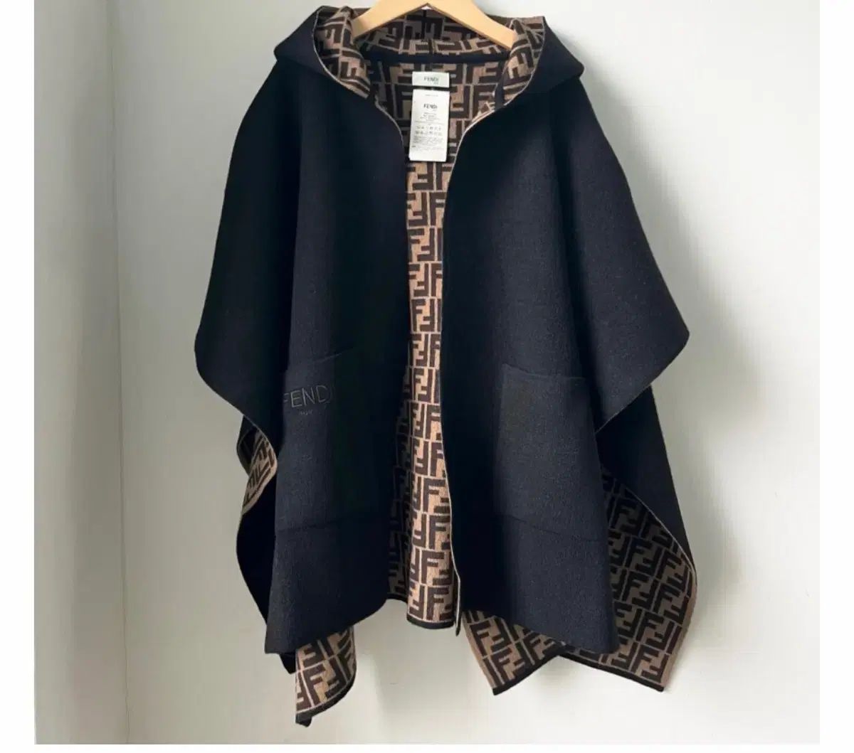 FENDI フェンディ キッズ ポンチョ ブラック 3 サイズ - メルカリ