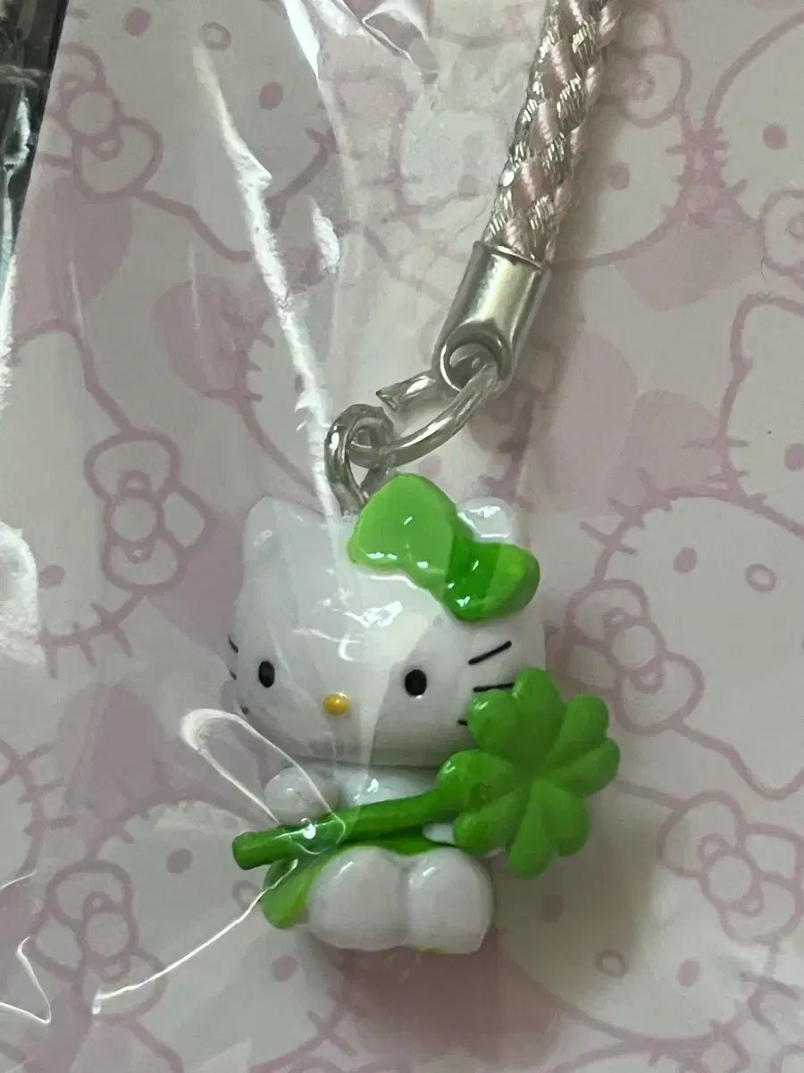 ハローキティ 四つ葉のクローバー キーホルダー ストラップ 新品 50