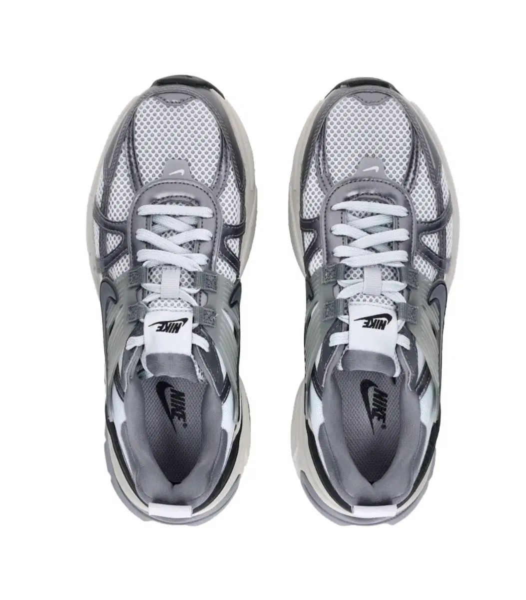 ヒナ ナイキ正規品 S級) V2K RUN ピュア プラチナ メンズ ランニング