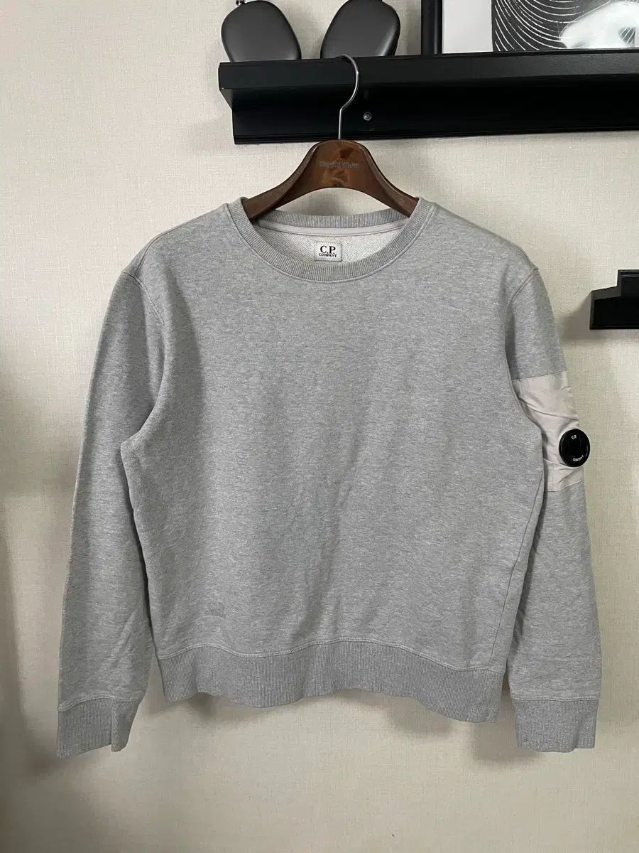 C.P. COMPANY シーピーカンパニー パッチ スウェット グレー 105 (95