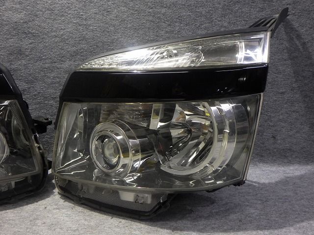 ヴォクシー ヘッドライト 左右 HID ZRR70/75 前期 28-203 V9 バラスト