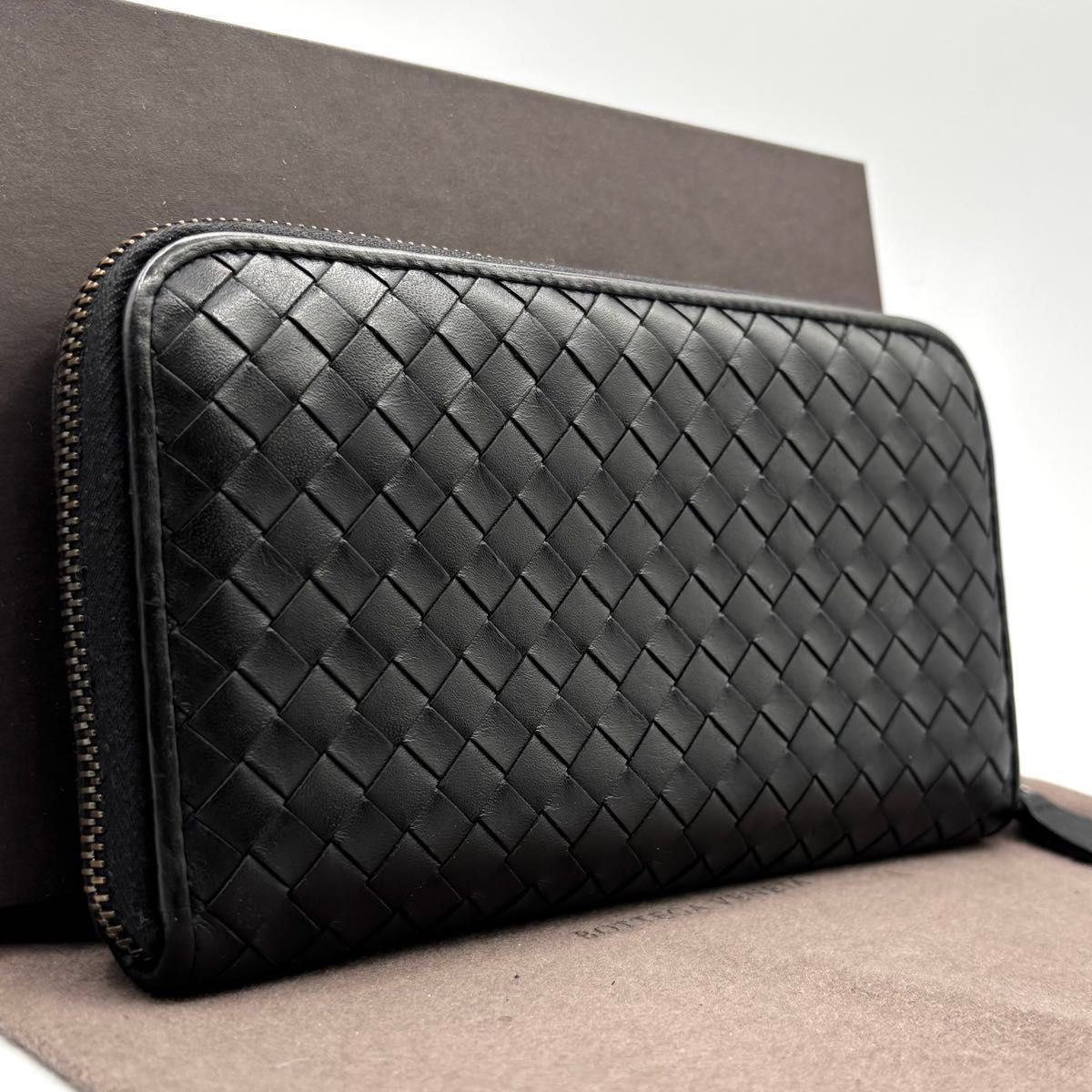 m*u様 ボッテガヴェネタ イントレチャート 長財布 ラウンドジップ ブラック BOTTEGA VENETA ボッテガヴェネタ 長財布 ラウンドファスナー イントレ