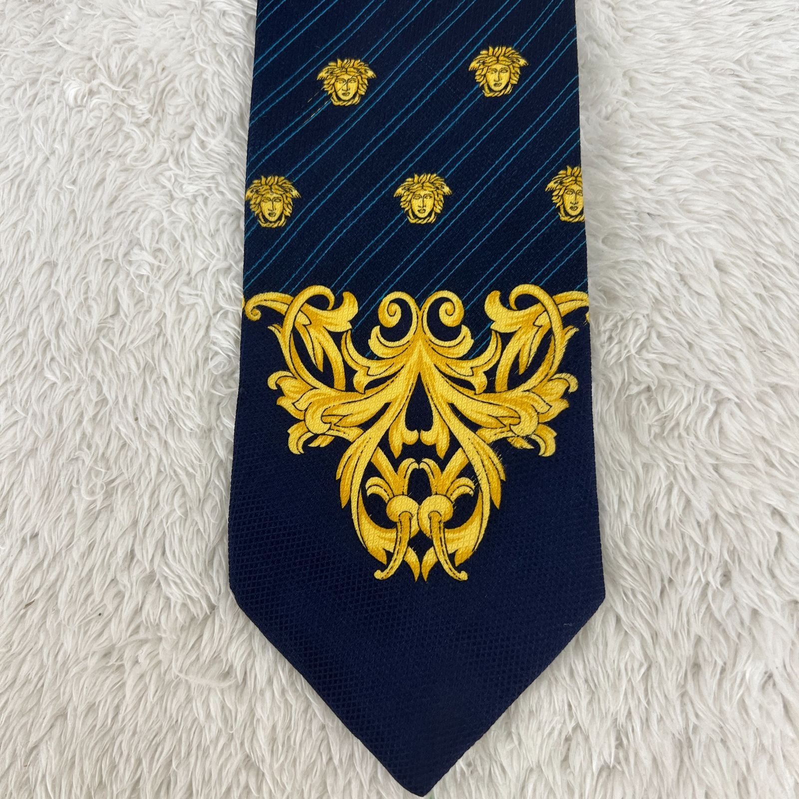 美品》GIANNI VERSACE (ジャンニヴェルサーチ) シルクネクタイ 総柄