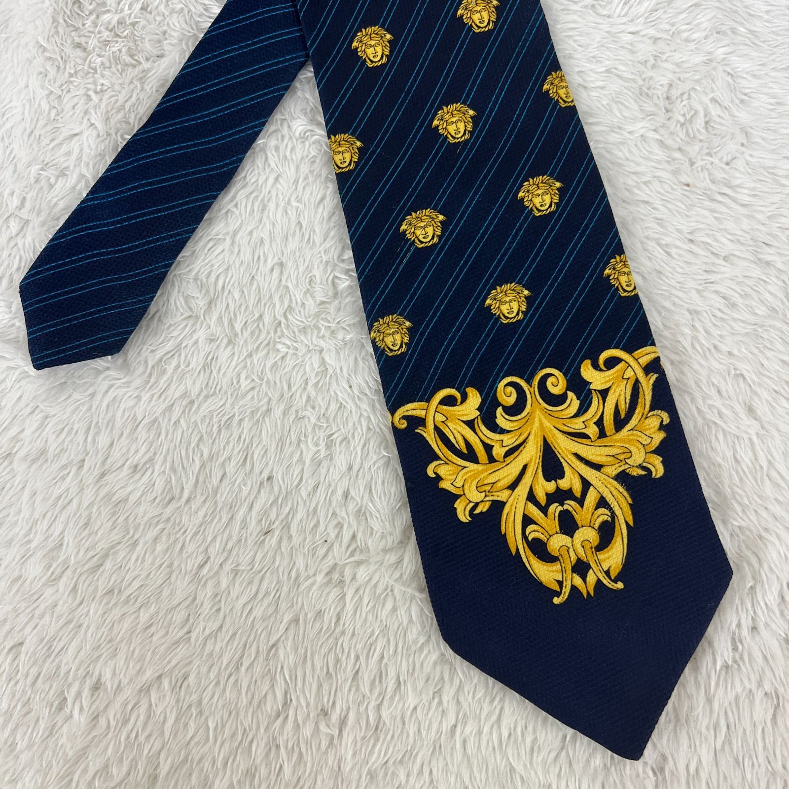 美品》GIANNI VERSACE (ジャンニヴェルサーチ) シルクネクタイ 総柄