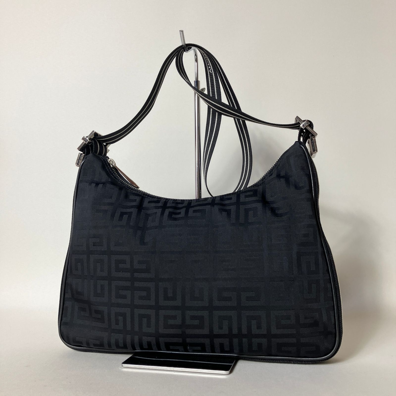 2512-72｜美品｜ジバンシィ ショルダーバッグ ブラック 4Gロゴ 