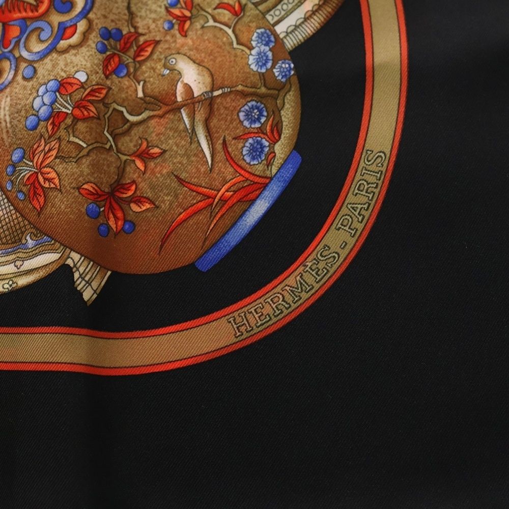 HERMES (エルメス) カレ90 Qu importe le flacon シルクスカーフ