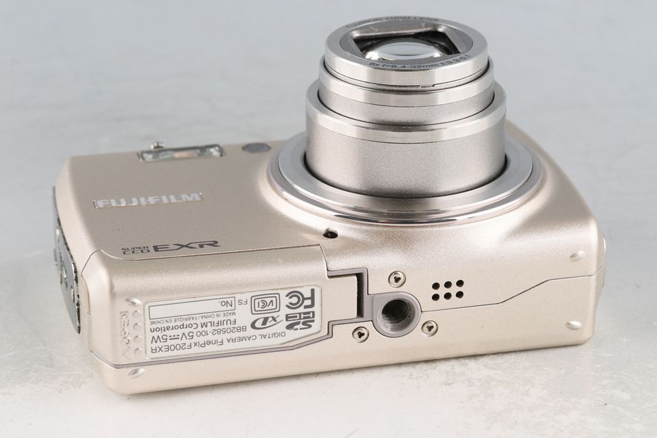 Fujifilm FinePix F200EXR Digital Camera #62539I - メルカリ