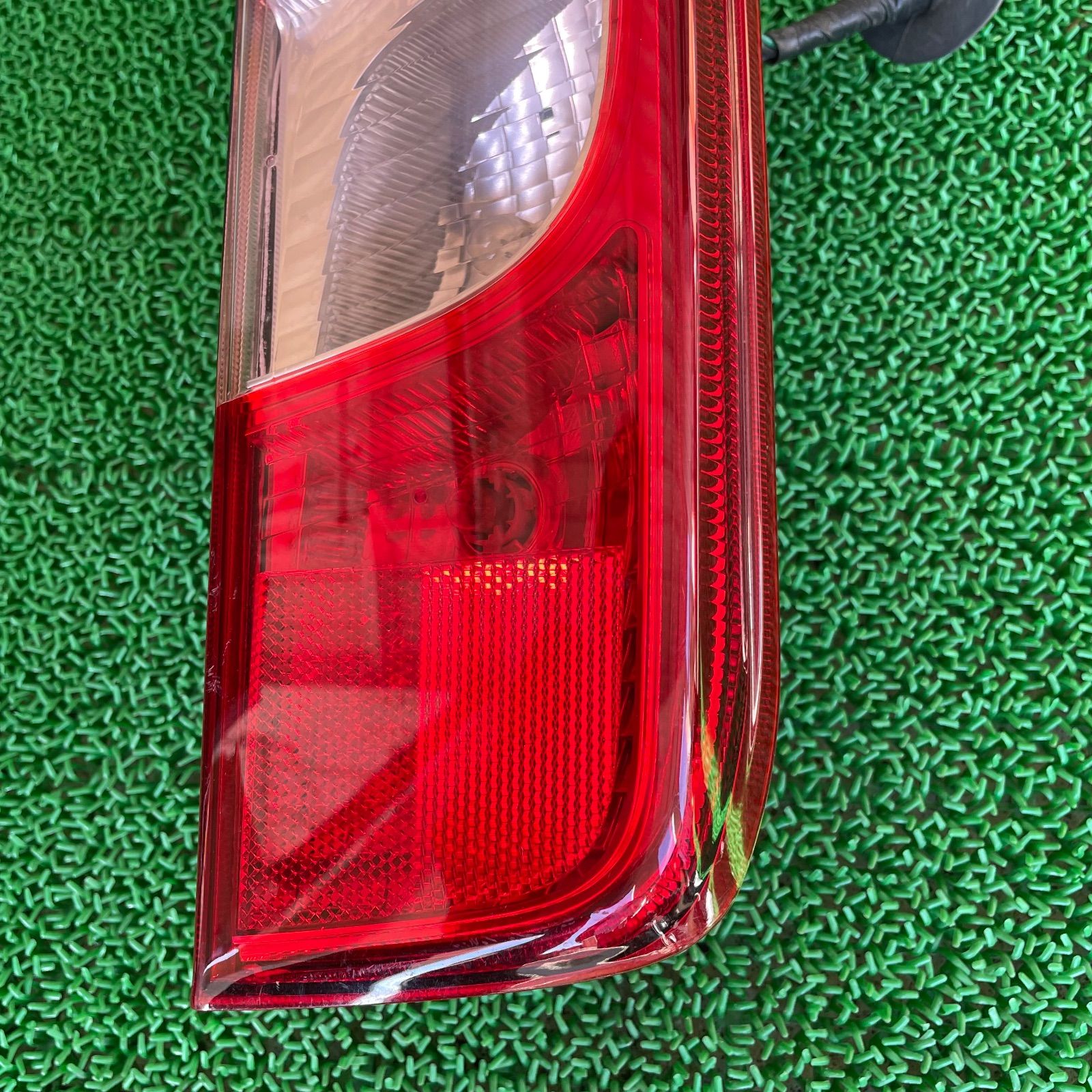 LA100S ムーヴ 右テールランプ KOITO 220-51059 No.9326 - メルカリ