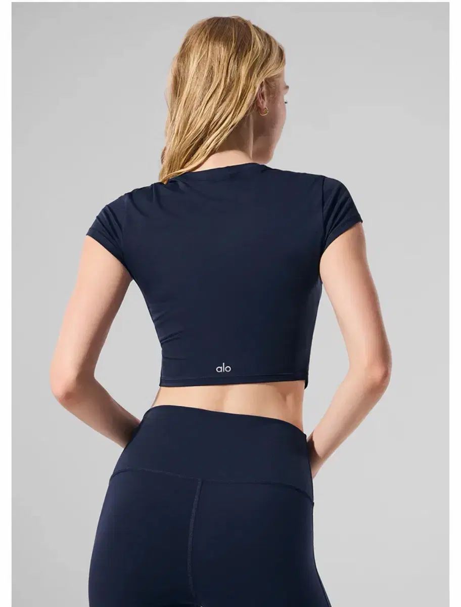 タイムレス Tシャツ Alo yoga xs 【公式ショッピングサイト】
